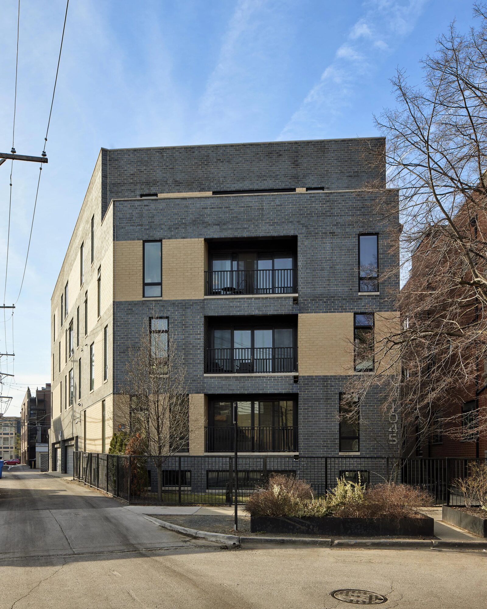 1045 W Cornelia — 16-unit residential rental property in Chicago